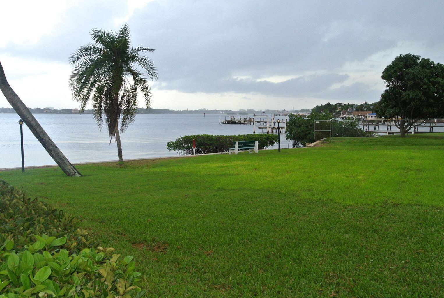 825 Center Street, Unit 3D Jupiter, FL 33458 - Photo 22 of 28 Common area by river