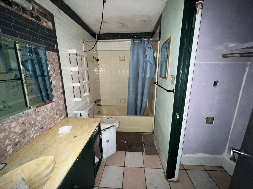 5722 Manor Road Austin, TX 78723 - Photo 14 of 16 a bathroom with a sink a toilet and a shower