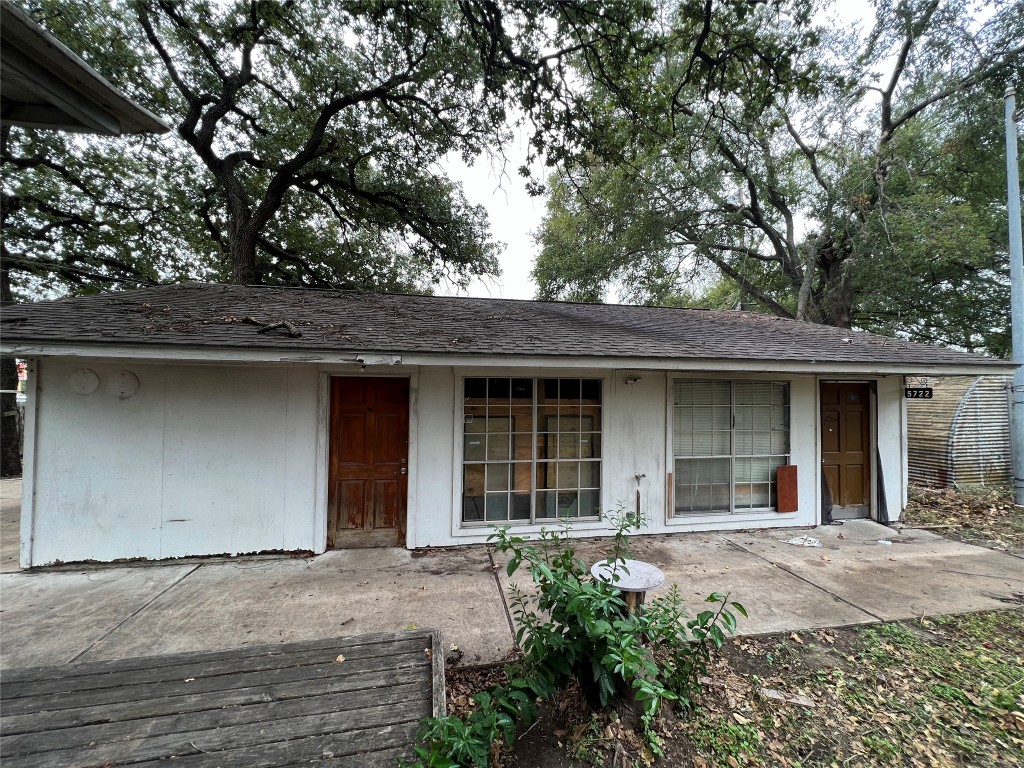5722 Manor Road Austin, TX 78723 - Photo 4 of 16 front view of a house
