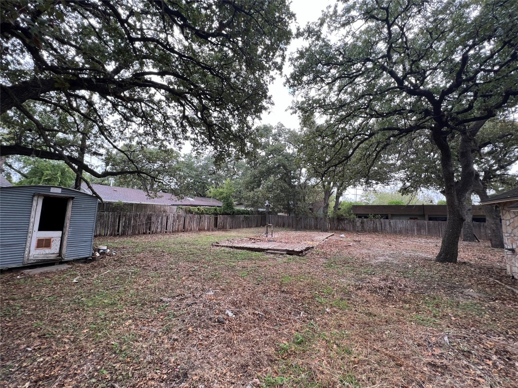5722 Manor Road Austin, TX 78723 - Photo 10 of 16 a backyard of a house with lots of green space