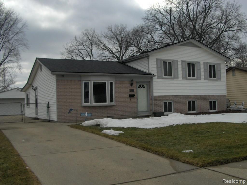 5686 Martin Road Warren, MI 48092 - Photo 2 of 22 HPIM2307.jpg
