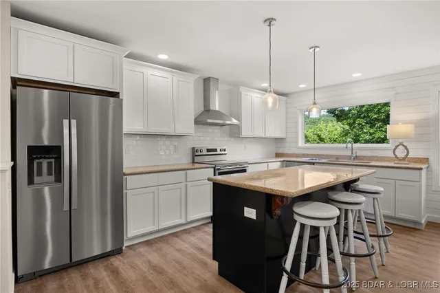 $399,900 | 463 Lindsay Lane, Camdenton, MO 65020