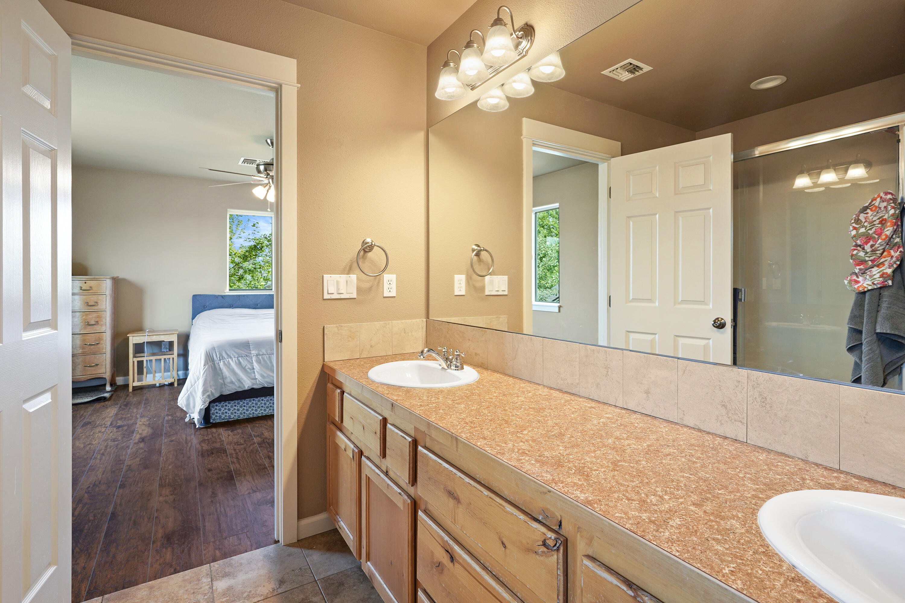 1351 Southwest 27th Street Redmond, OR 97756 - Photo 19 of 24 DSC09106-2