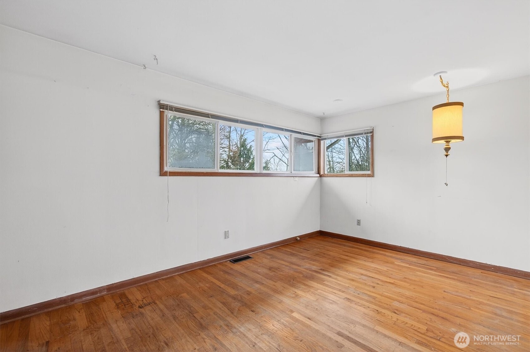 919 Cascade Drive Longview, WA 98632 - Photo 15 of 31 a view of empty room with wooden floor