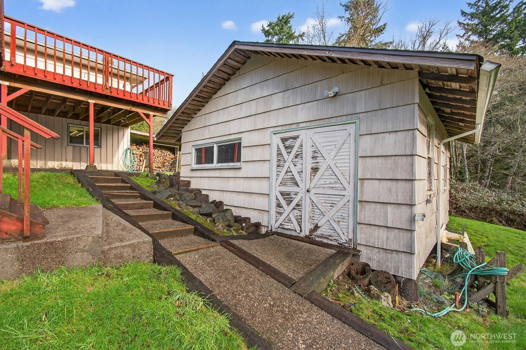 919 Cascade Drive Longview, WA 98632 - Photo 27 of 31 a front view of a house with a yard