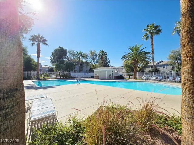 $2,273 | 271 Echo Dell Court, Henderson, NV 89052