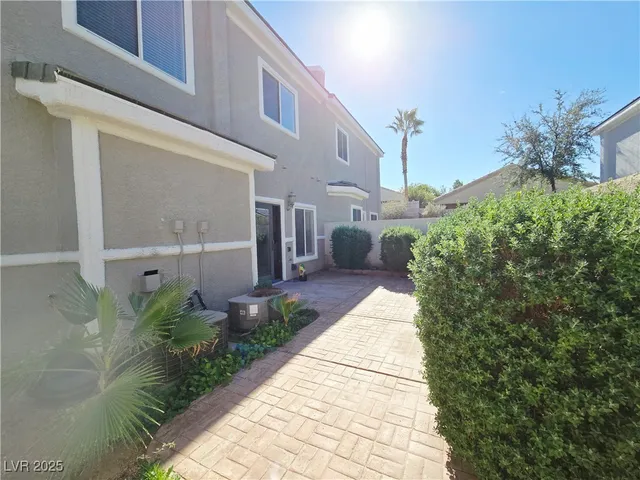 $2,273 | 271 Echo Dell Court, Henderson, NV 89052