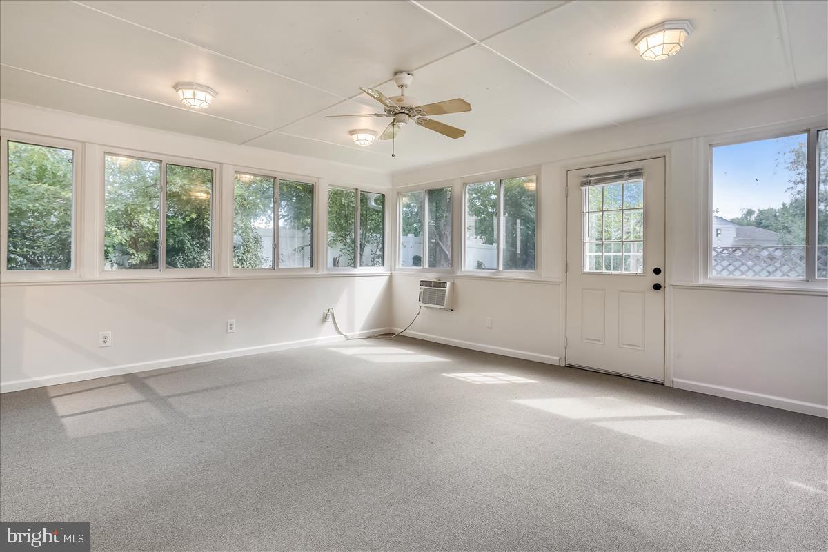 7365 Brett Road Easton, MD 21601 - Photo 27 of 63 Huge year round sunroom