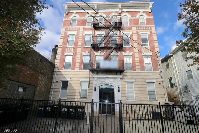 $2,050 | 14 Gouverneur Street, Unit 7, Newark, NJ 07104