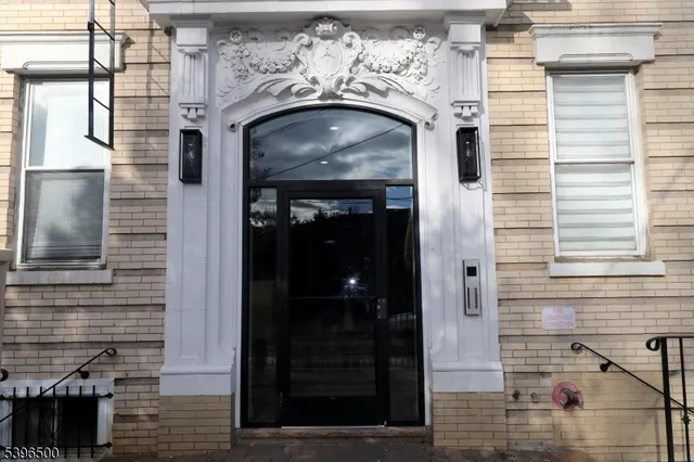 $2,050 | 14 Gouverneur Street, Unit 7, Newark, NJ 07104