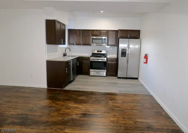 $2,050 | 14 Gouverneur Street, Unit 7, Newark, NJ 07104