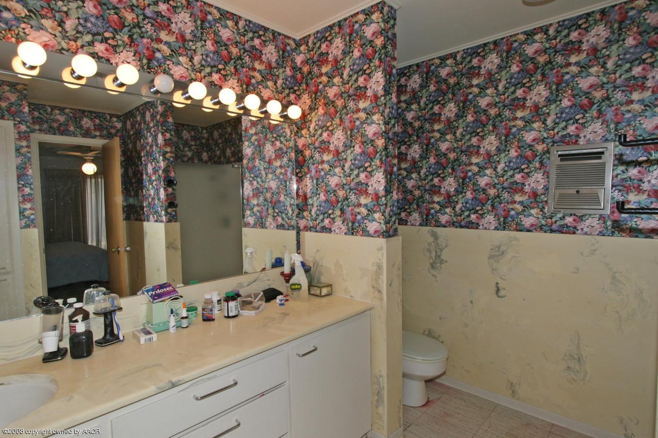 2800 John Drive Amarillo, TX 79110 - Photo 7 of 14 Master Bathroom