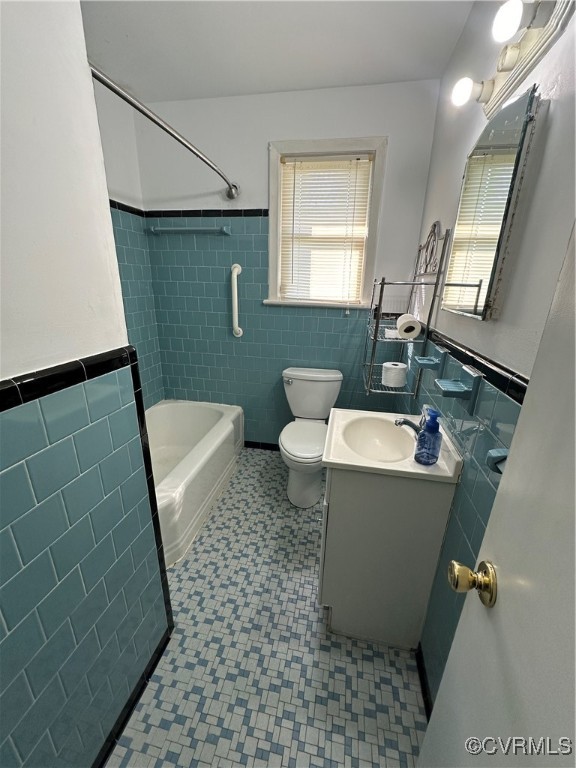 3415 Virginia Street Hopewell, VA 23860 - Photo 11 of 24 a bathroom with a sink toilet and shower