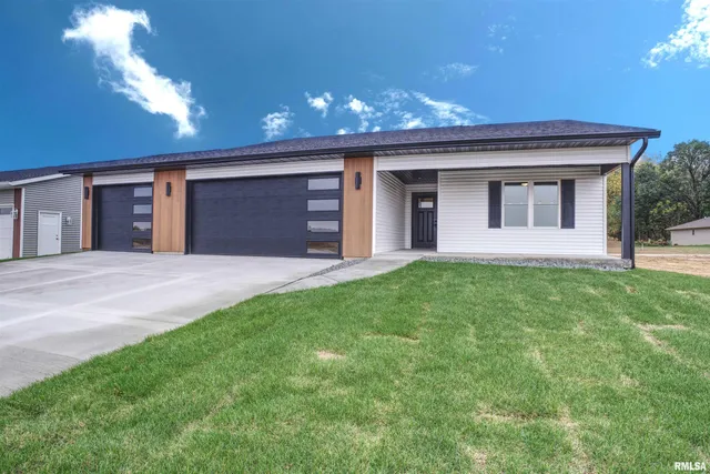 $407,674 | 404 Crossroads Avenue, Camanche, IA 52730