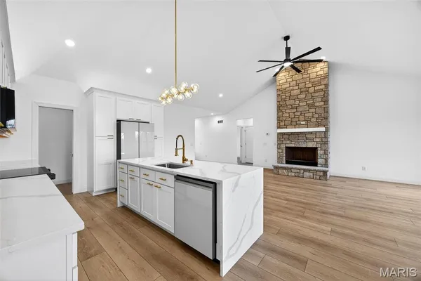 $799,000 | 55 Lk Bnd Drive, Winfield, MO 63389