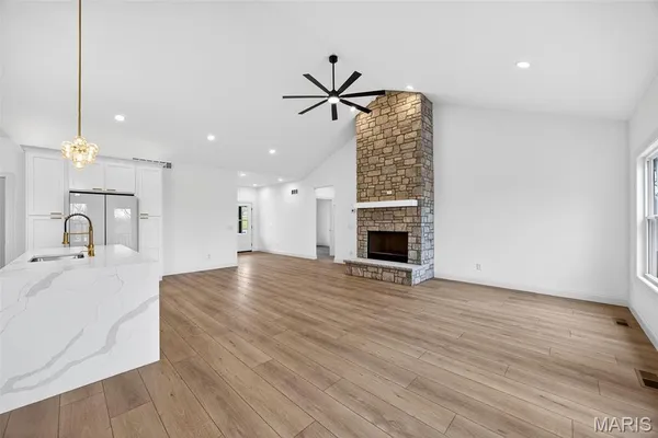 $799,000 | 55 Lk Bnd Drive, Winfield, MO 63389