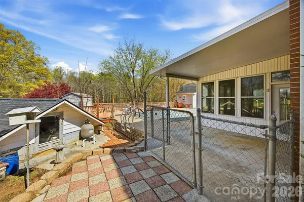 a house view with a outdoor space