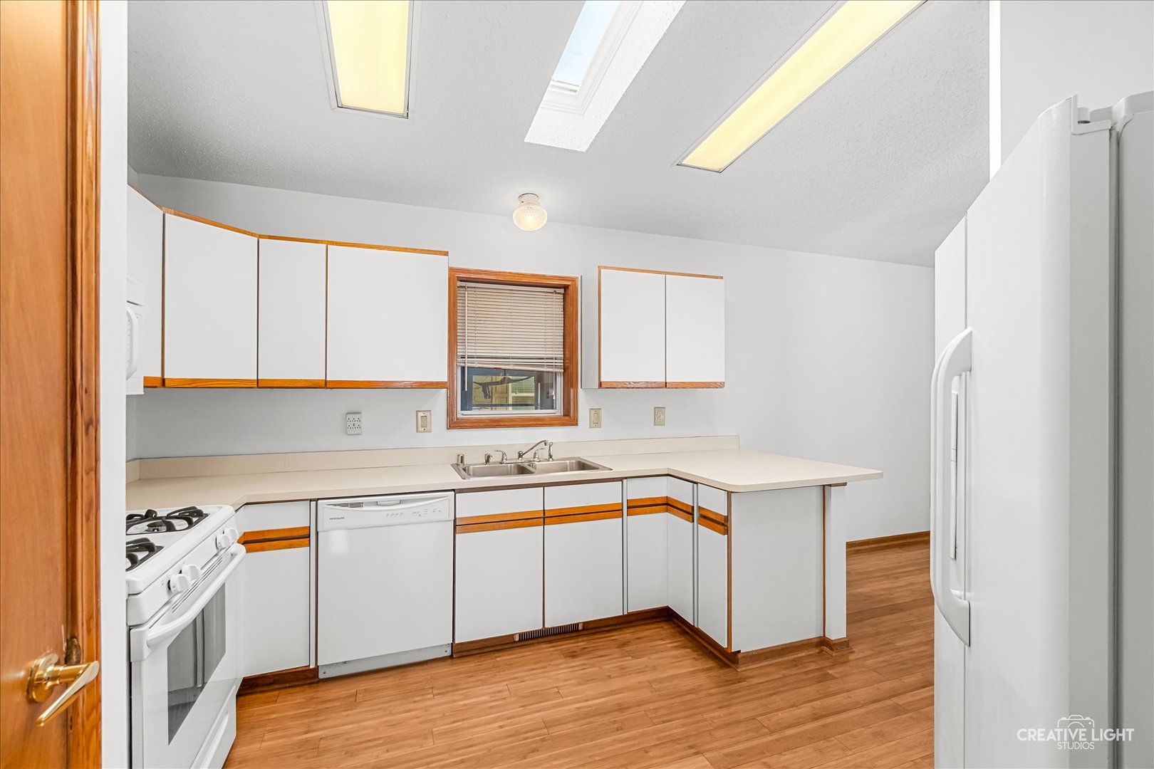 70 Melbrooke Road Elgin, IL 60123 - Photo 8 of 17