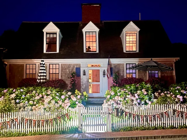 $6,995,000 | 54 Commercial Street, Unit 3 4 5 6, Provincetown, MA 02657