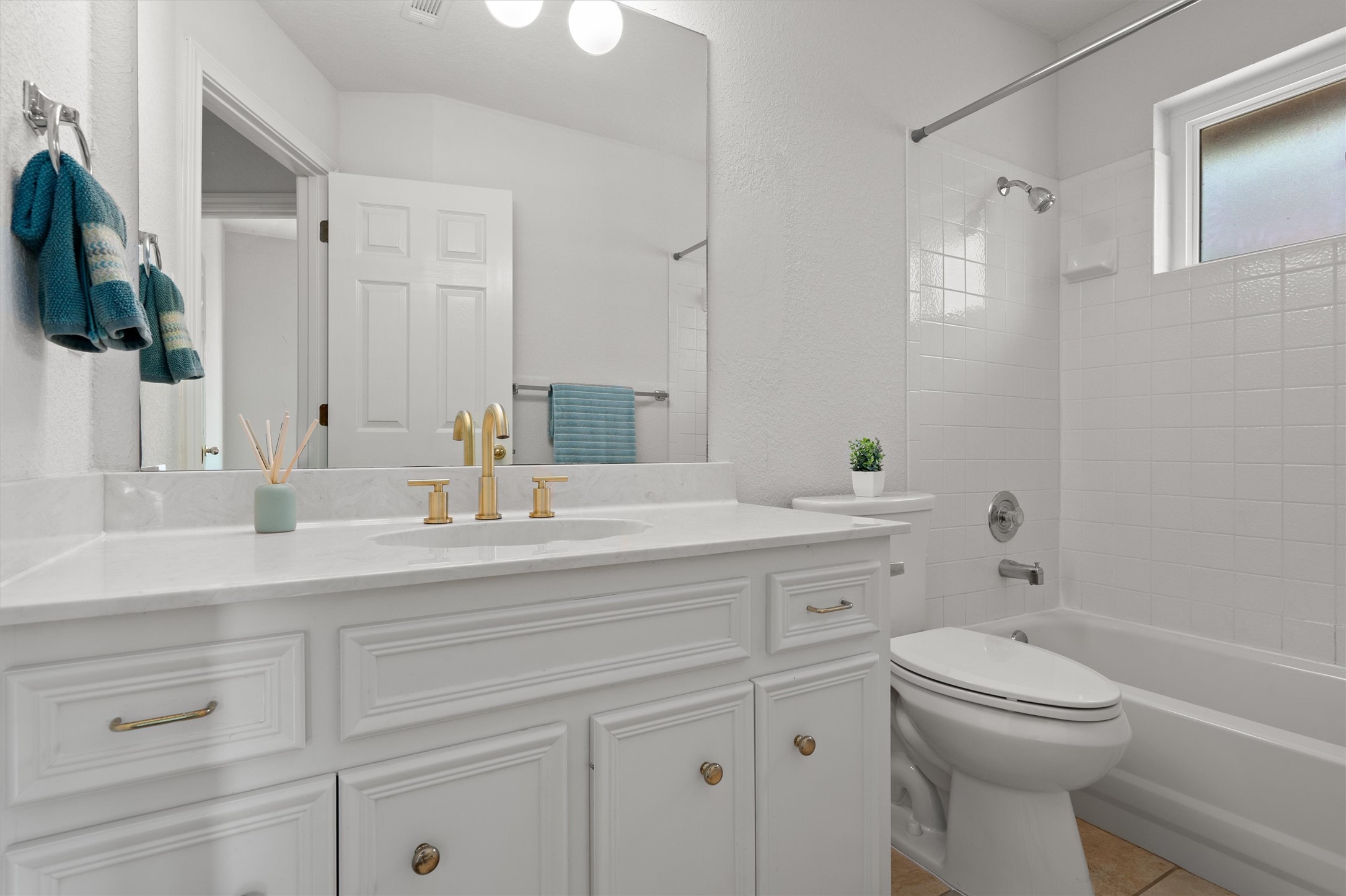 1014 Hackberry Drive Pflugerville, TX 78660 - Photo 25 of 38 Two of the secondary bedrooms have access to this private bathroom featuring updated lighting and faucet.