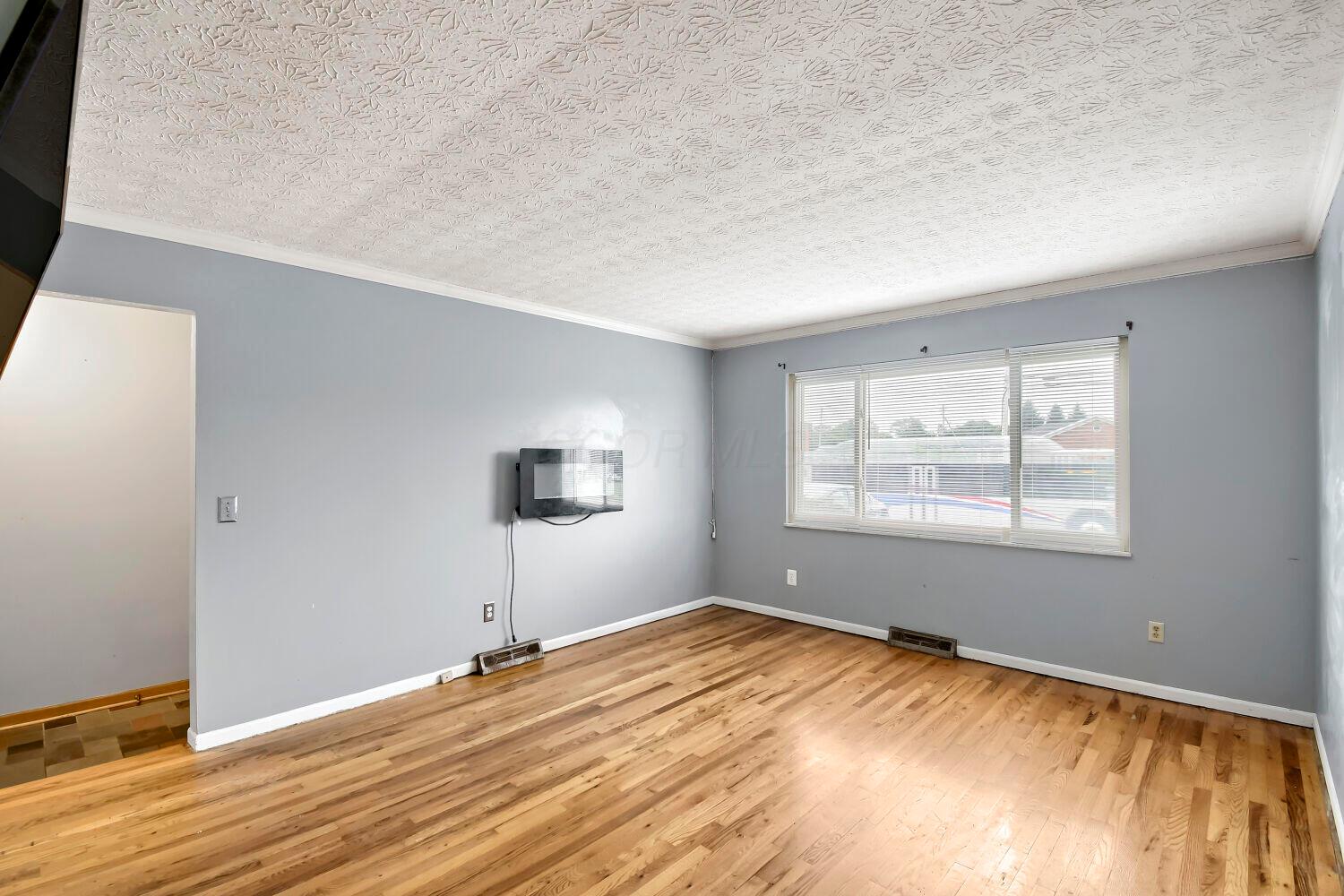 5531 Karl Road Columbus, OH 43229 - Photo 10 of 28 5531 Karl Rd - Web Quality - 010 - 10 Fa