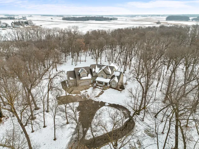 $1,049,900 | 20658 Belle Lake Road, Hutchinson, MN 55350