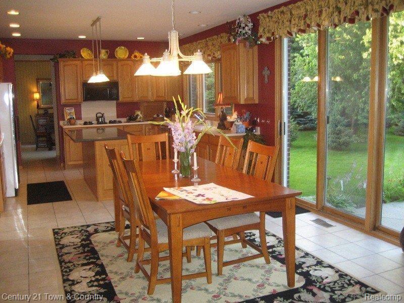 60606 Pennington Way Rochester, MI 48306 - Photo 8 of 22 IMG_4179 (800x600)