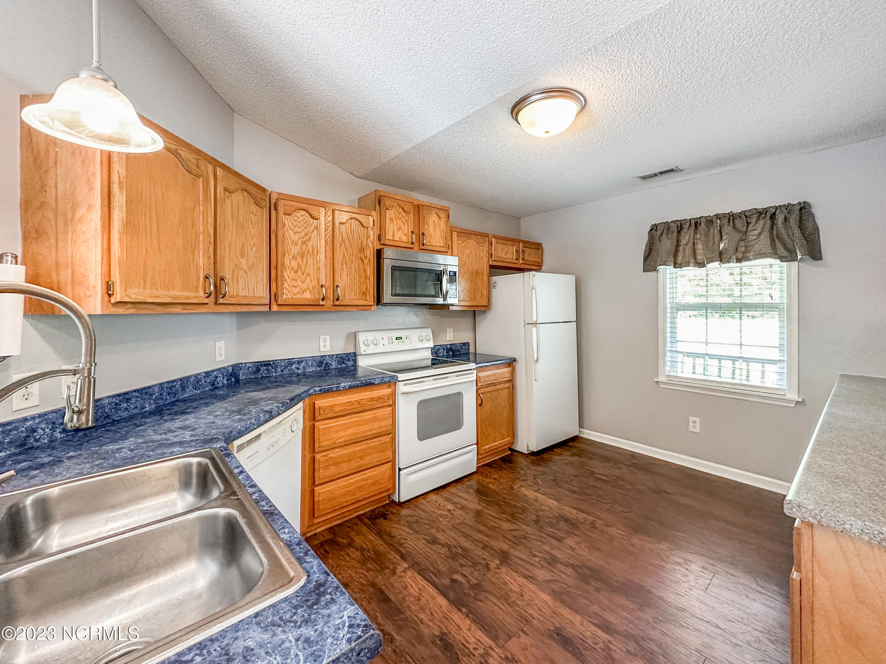 204 Liberty Park Road Jacksonville, NC 28540 - Photo 22 of 38 kitchen