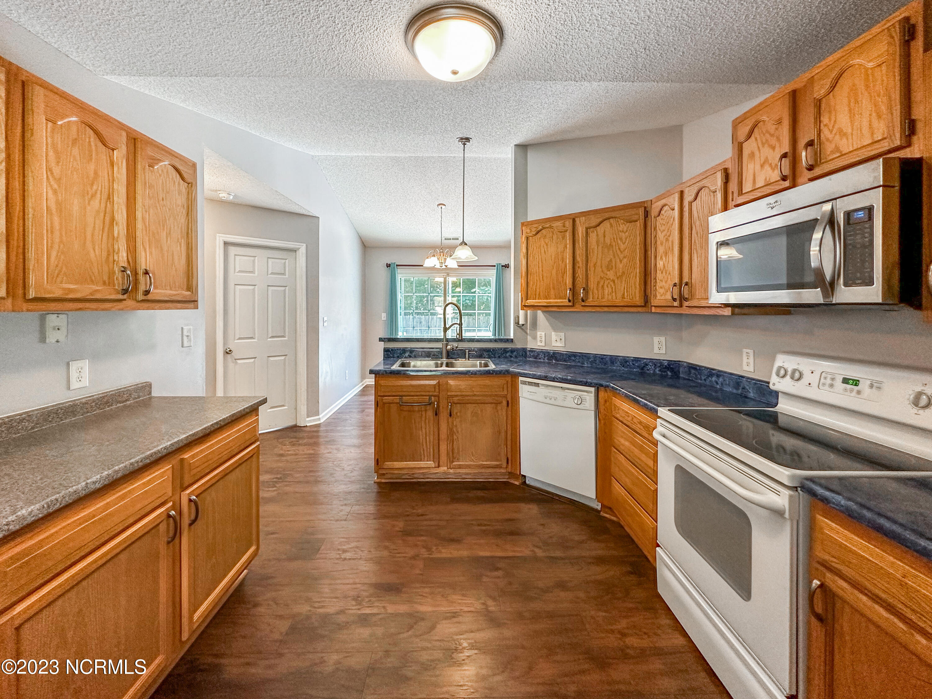 204 Liberty Park Road Jacksonville, NC 28540 - Photo 24 of 38 kitchen