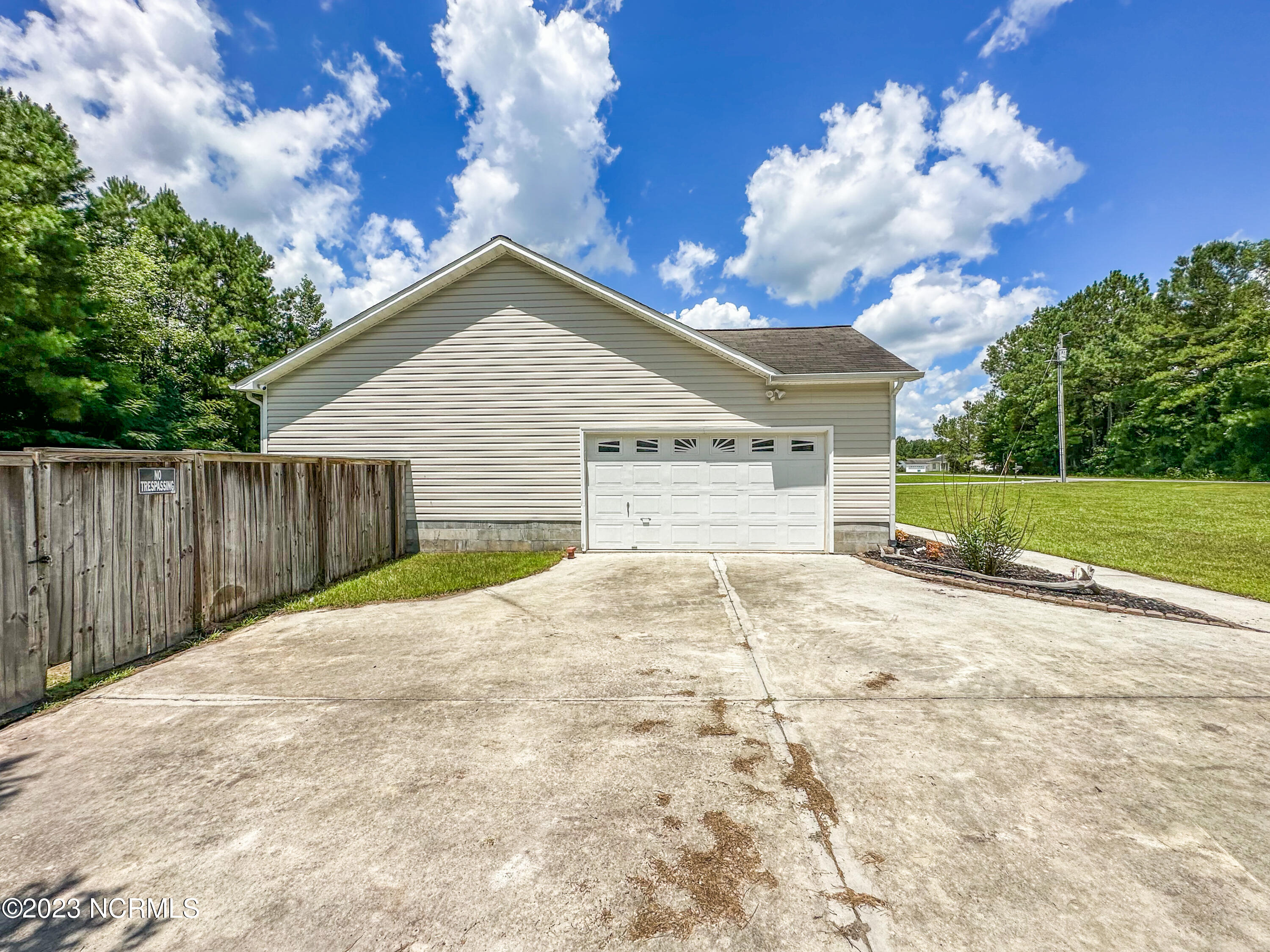 204 Liberty Park Road Jacksonville, NC 28540 - Photo 8 of 38 Photo Jul 24 2023, 2 00 36 PM