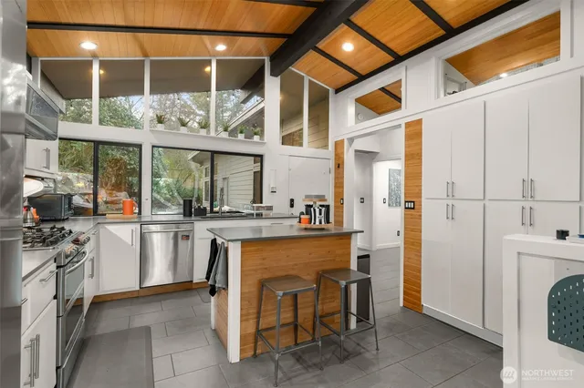 $1,750,000 | 15109 Southeast 53rd Place, Bellevue, WA 98006