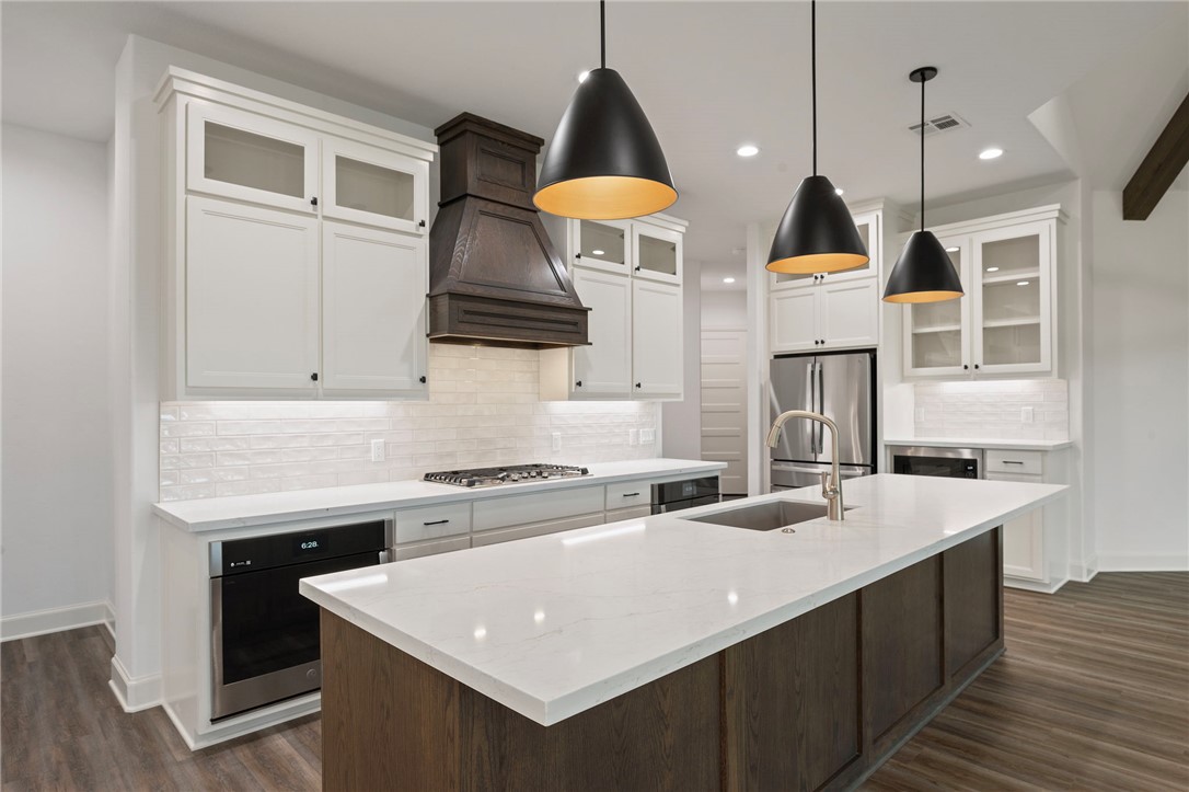 4602 Wesson Drive Bryan, TX 77808 - Photo 8 of 50 Gourmet kitchen, quartz countertops