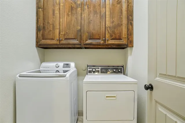 a view of a back yard