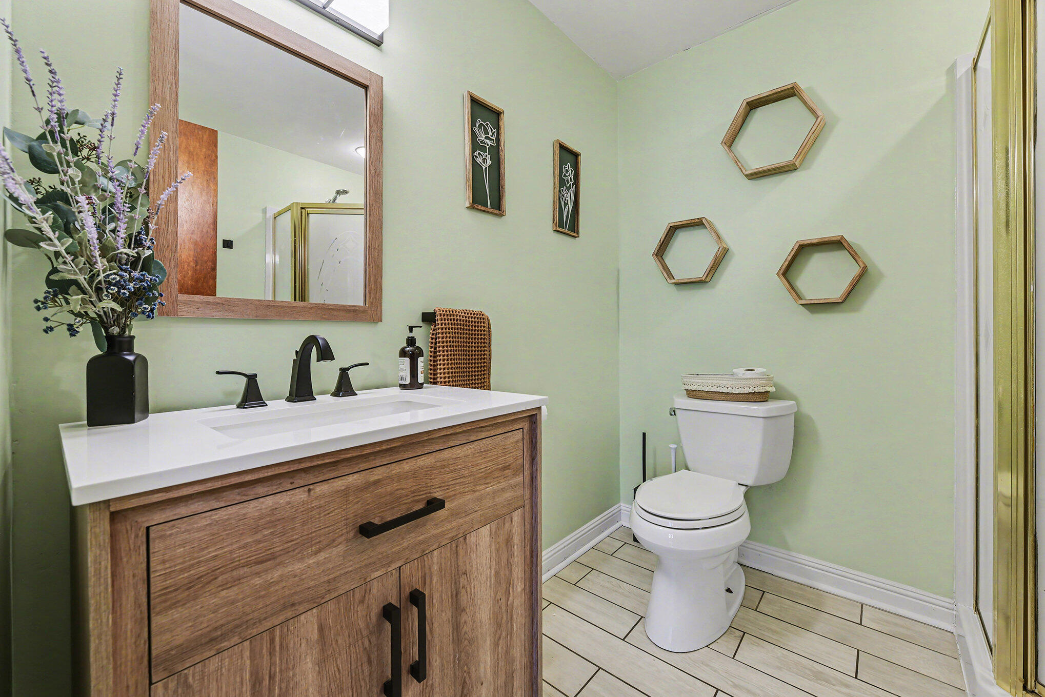 211 Janice Street Goose Creek, SC 29445 - Photo 12 of 36 Ensuite Guest Bathroom