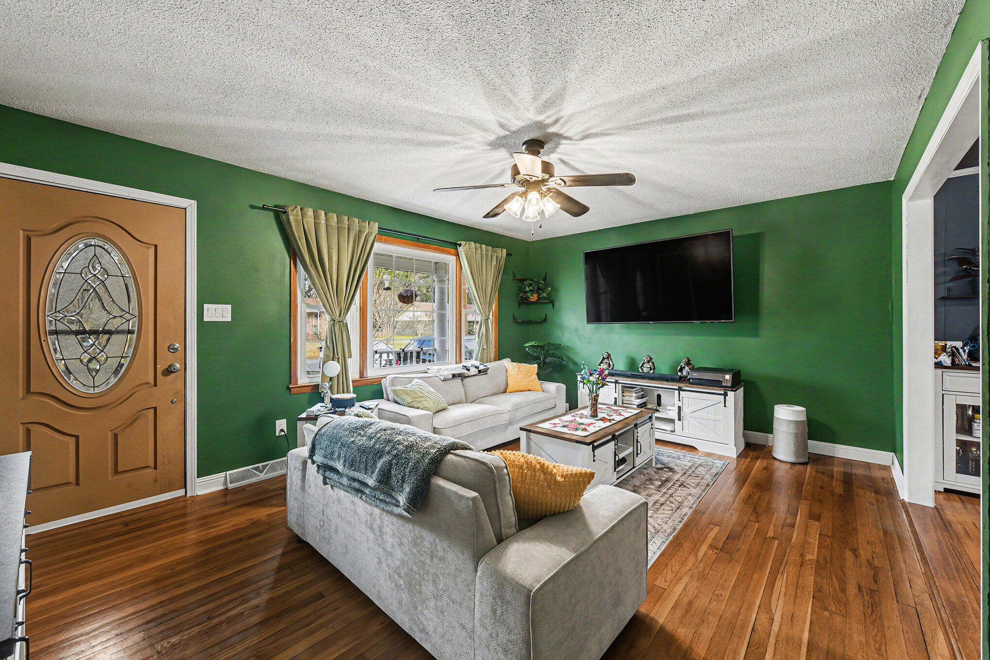 211 Janice Street Goose Creek, SC 29445 - Photo 5 of 36 Living Room
