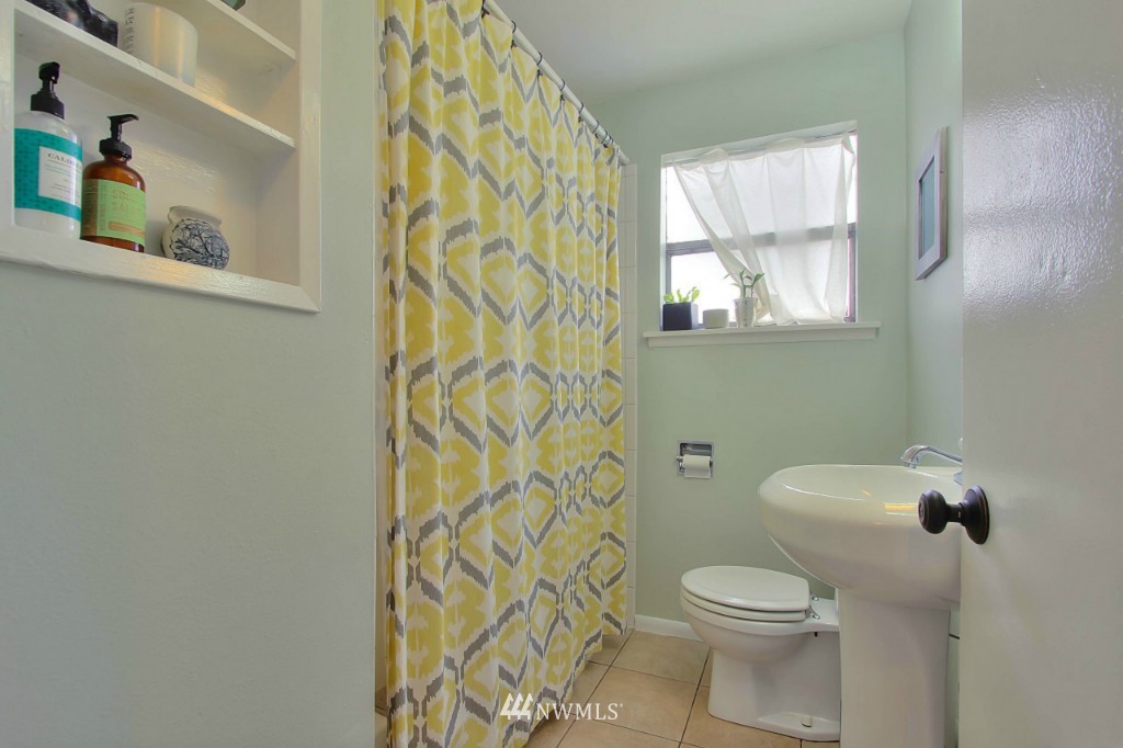 435 North 70th Street Seattle, WA 98103 - Photo 9 of 19 Gallery Image 9