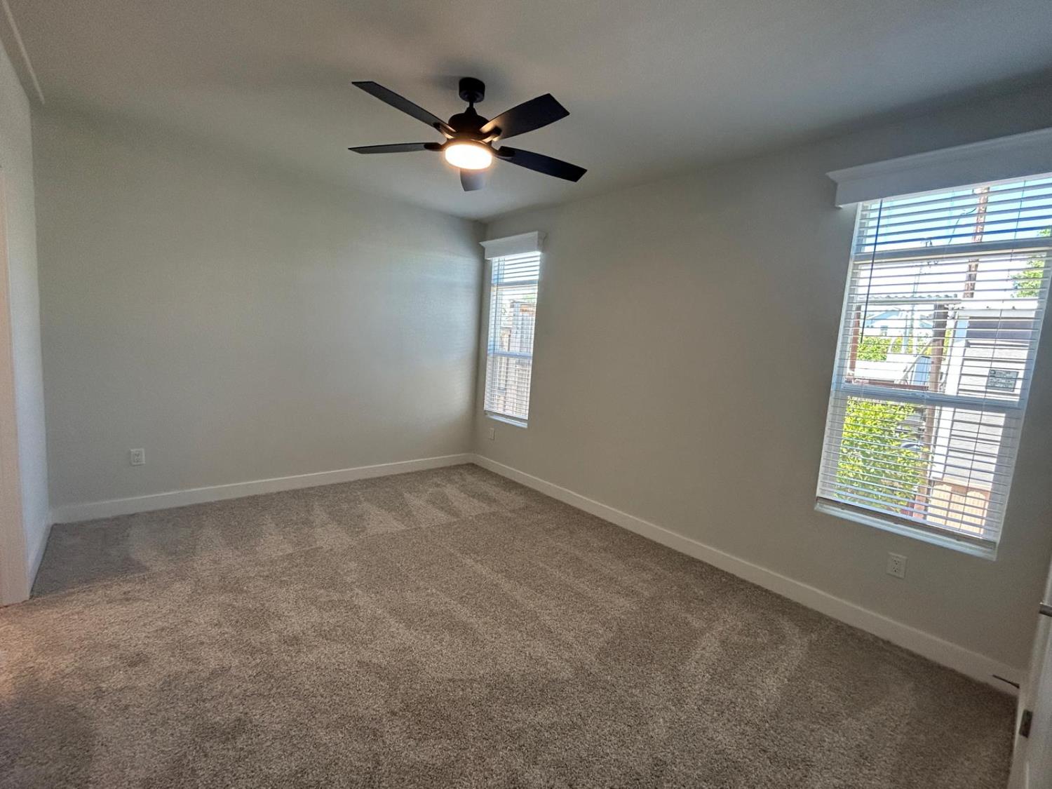 9060 Auburn Folsom Road, Unit 25 Granite Bay, CA 95746 - Photo 22 of 29 an empty room with a window