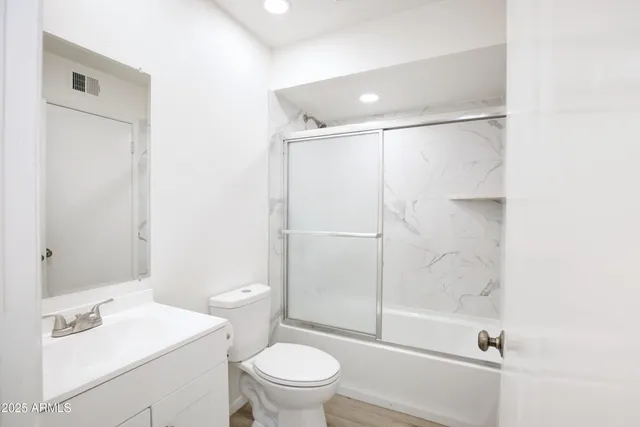 a picture of a wall with a white wall and a white wall