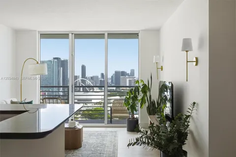 $635,000 | 325 South Biscayne Boulevard, Unit 4022, Miami, FL 33131
