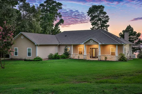 $995,000 | 334 Sunset Drive, Livingston, TX 77351