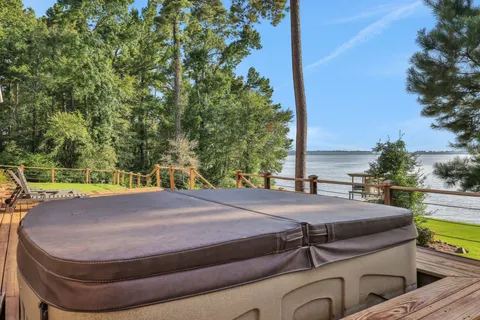 $995,000 | 334 Sunset Drive, Livingston, TX 77351