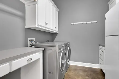 $995,000 | 334 Sunset Drive, Livingston, TX 77351