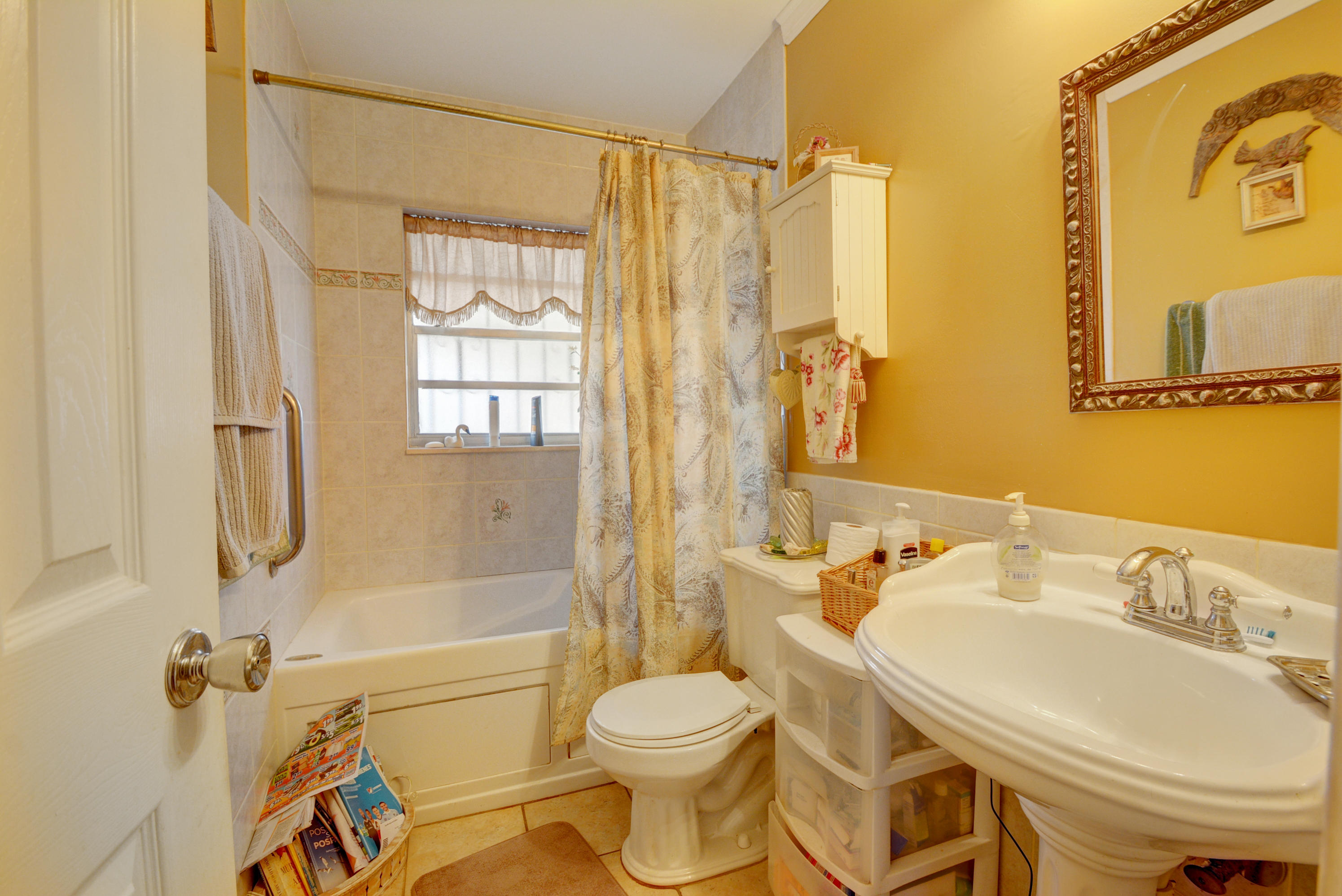 22349 Southwest 65th Avenue Boca Raton, FL 33428 - Photo 26 of 40 Bath#2 Jacuzzi