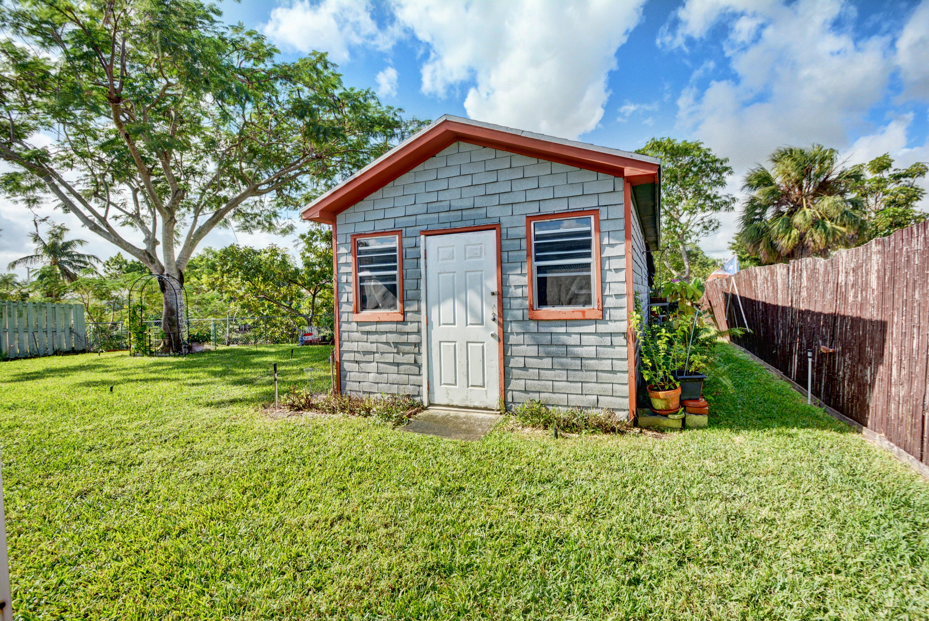 22349 Southwest 65th Avenue Boca Raton, FL 33428 - Photo 37 of 40 Extra building