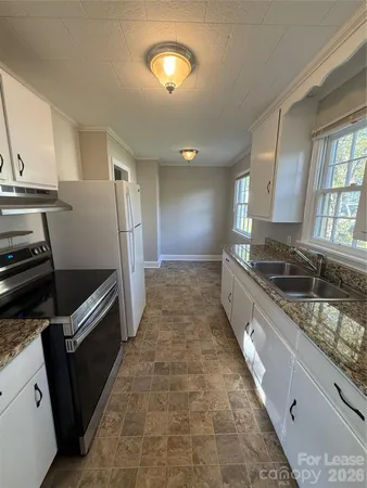 $1,350 | 509 Rhyne Street, Lincolnton, NC 28092