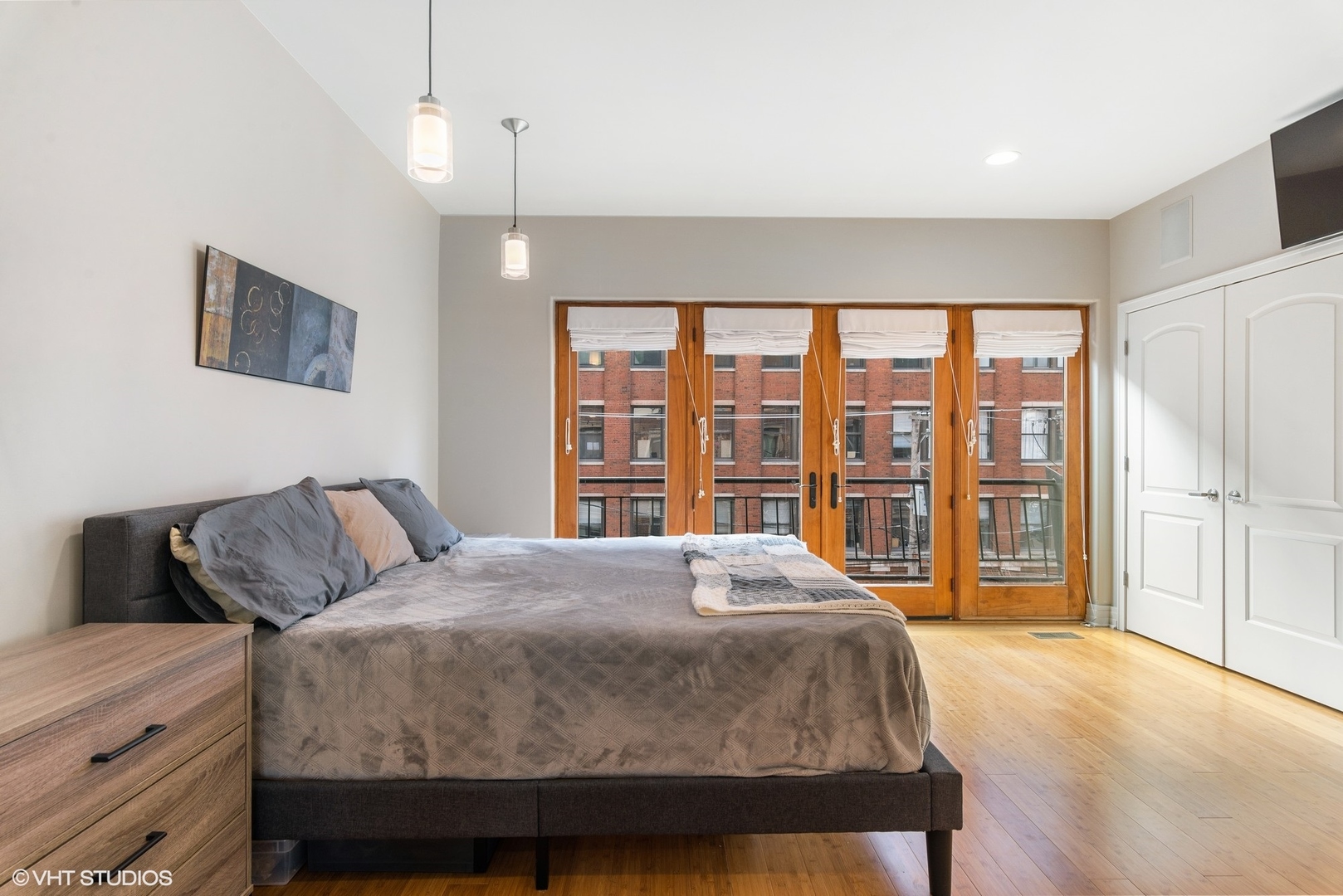 916 West Van Buren Street Chicago, IL 60607 - Photo 15 of 27 a spacious bedroom with a bed and a large window