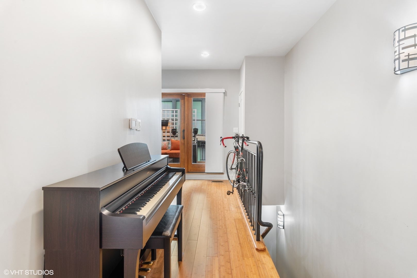 916 West Van Buren Street Chicago, IL 60607 - Photo 18 of 27 a view of a room with gym equipment