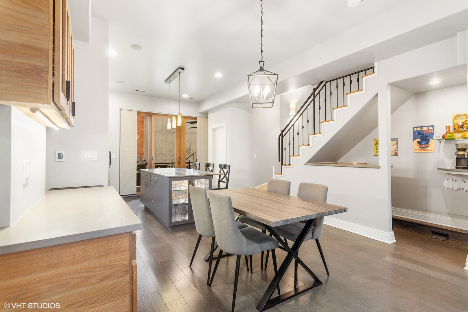 916 West Van Buren Street Chicago, IL 60607 - Photo 5 of 27 a view of a dining room with furniture and a chandelier