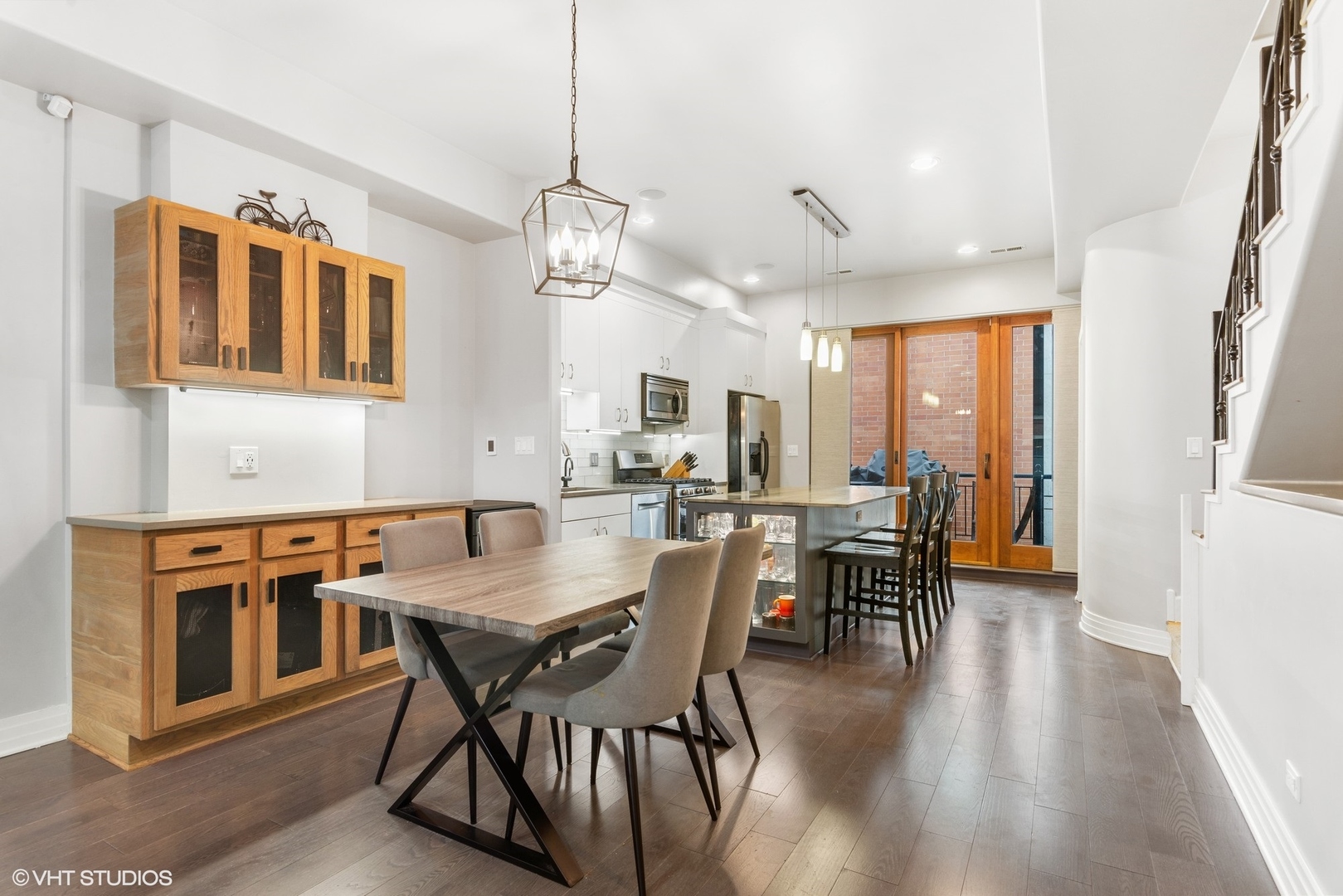916 West Van Buren Street Chicago, IL 60607 - Photo 6 of 27 a view of a dining room with furniture window and wooden floor