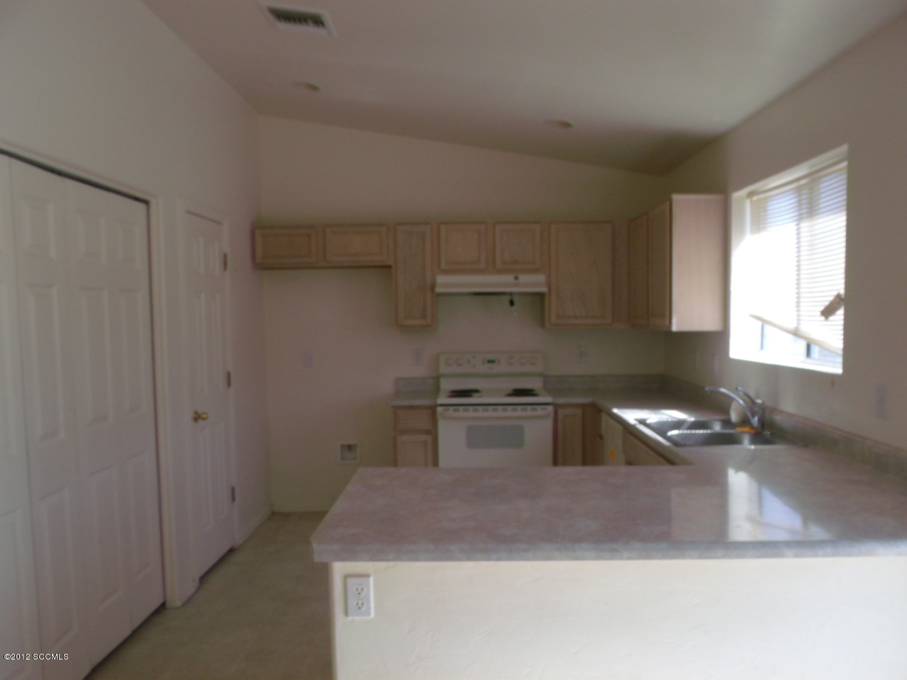 433 Camino Hombre De Oro Rio Rico, AZ 85648 - Photo 3 of 11
